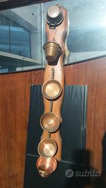 Oggetti decorativi da cucina in rame.