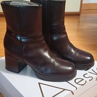 Stivaletto donna pelle marrone con tacco largo 