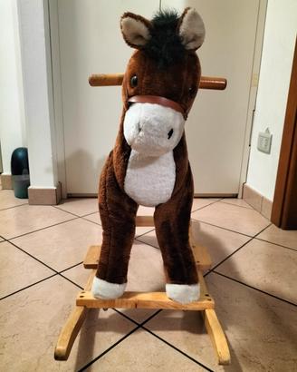Cavallo a dondolo in peluche