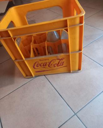 Oggetti e lattine coca cola