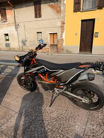 Supermotard ktm 690