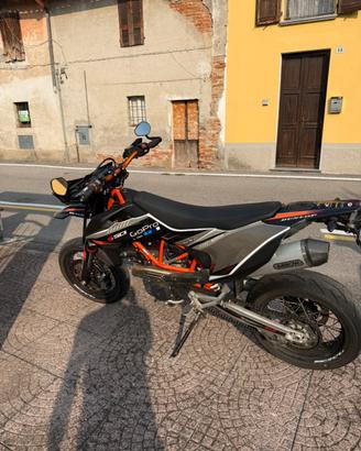 Supermotard ktm 690
