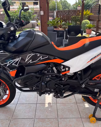 KTM 890 SMT 2025