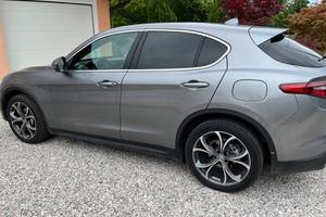 Alfa romeno Stelvio
