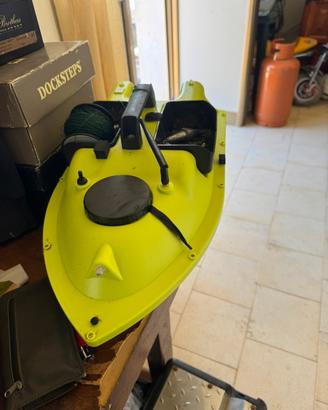 Barchetta porte esca telecomandata