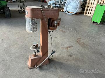 Rullatrice per tappo a vite