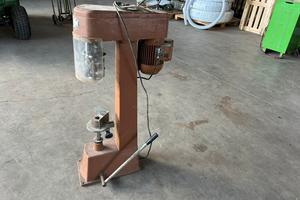 Rullatrice per tappo a vite