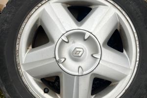 4 Cerchi e gomme yokohama renault 15”