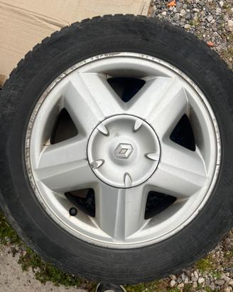 4 Cerchi e gomme yokohama renault 15”