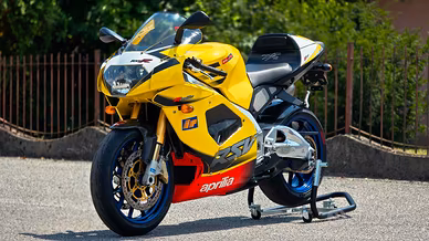Aprilia rsv mille R troy corser yellow