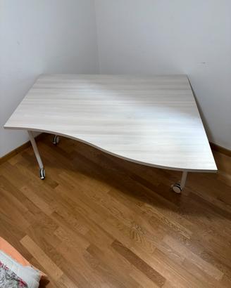 Scrivania sagomata in Legno chiaro 145x125-90