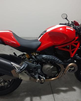 Moto Ducati Monster 821