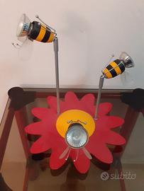 Lampadario in legno e plastica con api