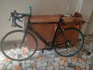 bici da corsa in carbonio 