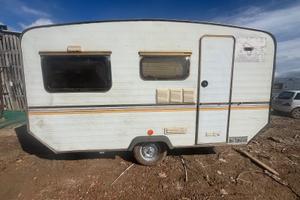 Roulotte 5MT 4 posti letto cucina e bagno completi