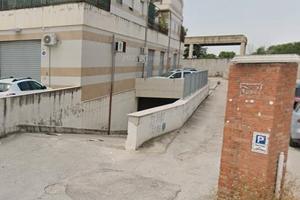 box auto con serranda elettrica 100€