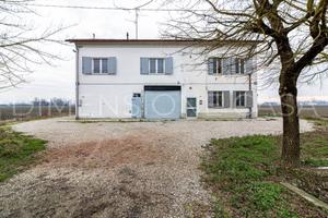 Casa indipendente di 278 m² con più di 5 locali e 