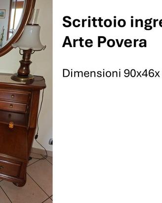 scrittoio in legno in Arte Povera