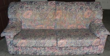 Divano in stoffa 3 posti (due cuscini).