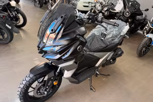 Voge Sfida SR1 ADV 125 TOTAL BLACK RATE DA 35 AL M