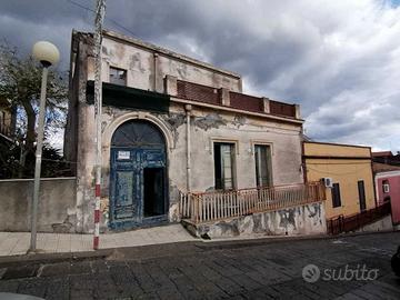 ACIREALE Palazzetto 160mq + Giardino e Terrazzo