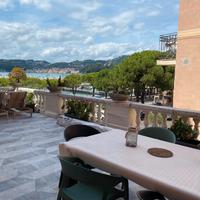 Trilocale con terrazza pieno centro 20mt dal mare