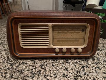 Radio d’epoca vintage - funzionante da revisionare