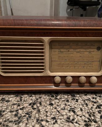 Radio d’epoca vintage - funzionante da revisionare