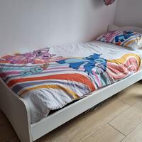 letto bambina + comodino 