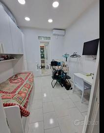 Stanza singola con bagno pvt Via Foria utenz incl
