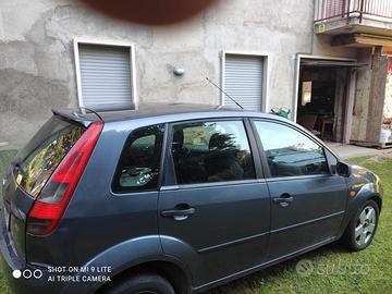 Fari post.,Cerchi lega R15,cofano Ford Fiesta MK5