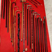 21 bastoni da passeggio e 3 frustini antichi