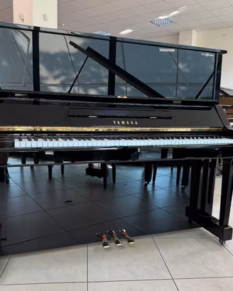 Pianoforte Verticale Yamaha UX