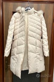 Donna piumino bianco von cappuccio