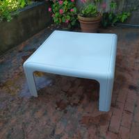 Tavolino basso in plastica