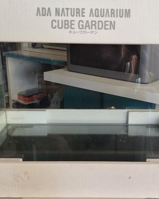 ADA Nature Aquarium Cube Garden e Lampada Aquasky