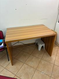 Mobili per studio o per ufficio.