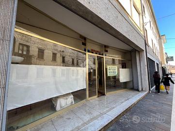 NEGOZIO A ROSSANO VENETO