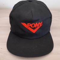 Cappello con visiera piatta Pony con logo ricamato
