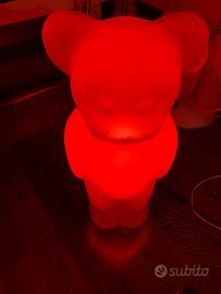 Lampada da terra XLOrso Lumibar di Elmar  Flototto