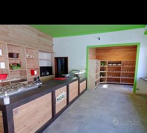 Bancone /scaffalatura e vetrina