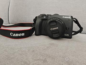 Canon M6II + obiettivo EF-M 22mm F2