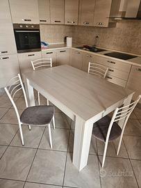 Tavolo allungabile con 4 sedie