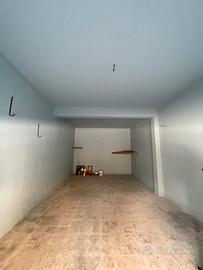 Ampio box auto o deposito