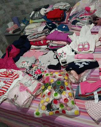 . Lotto abbigliamento bimba (taglia 6-24 mesi) 
