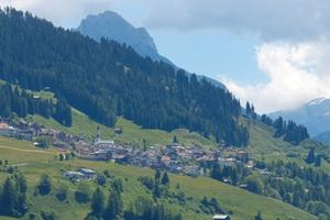 Fienile rustico montagna dolomiti