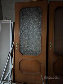 8 Porte in legno con vetro – complete di supporto