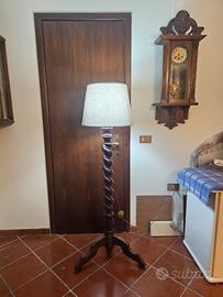 Piantana tornita in Massello di Noce antiquariato