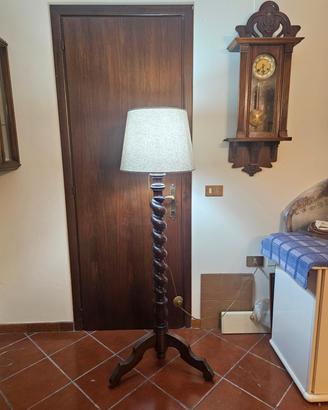 Piantana tornita in Massello di Noce antiquariato