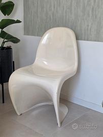 Coppia di sedie iconiche "Panton chair" 